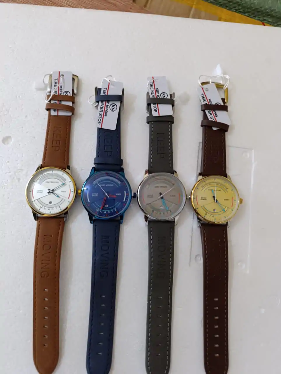 Montre - Couleurs Disponibles : Noire, Bleue, Bordeau, Marron  - Pour Femme, Homme-Ref : 19124