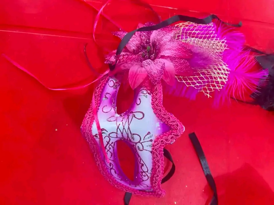 Les masques - Couleurs Disponibles : Noire, Rouge, Bleue, Jaune, Orange, Verte, Violette-Ref : 20925 – Image 2